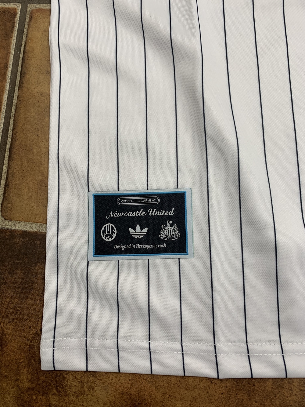 adidas Originals Newcastle United 2025/26 Terrace Icons Jersey Size M - Picture 5 of 6